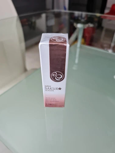 Serum Facial de Flor de Cerejeira – Pele Iluminada